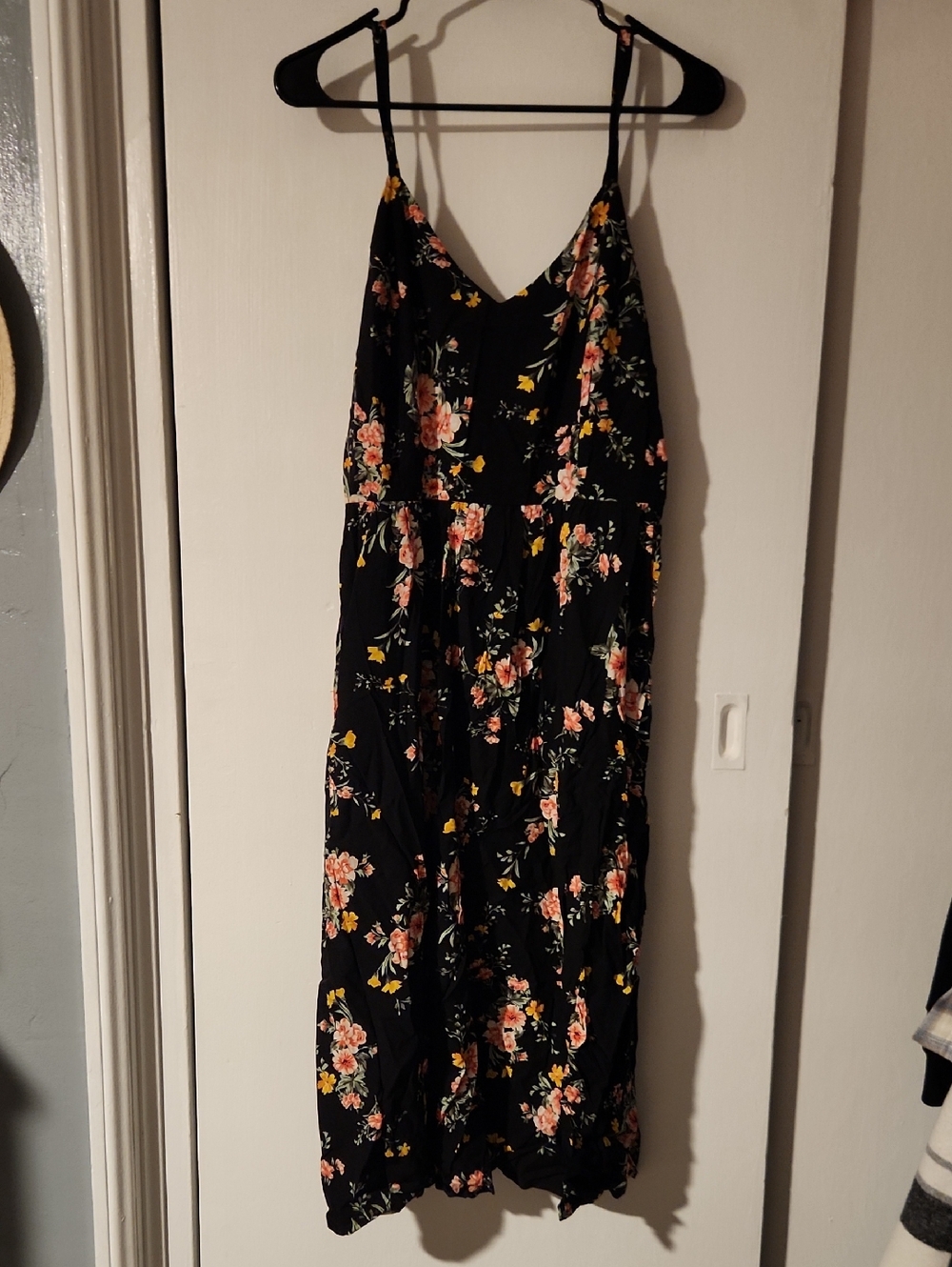 New Old Navy Black Floral V-Neck Spaghetti Strap Midi Dress With Pockets, Large.